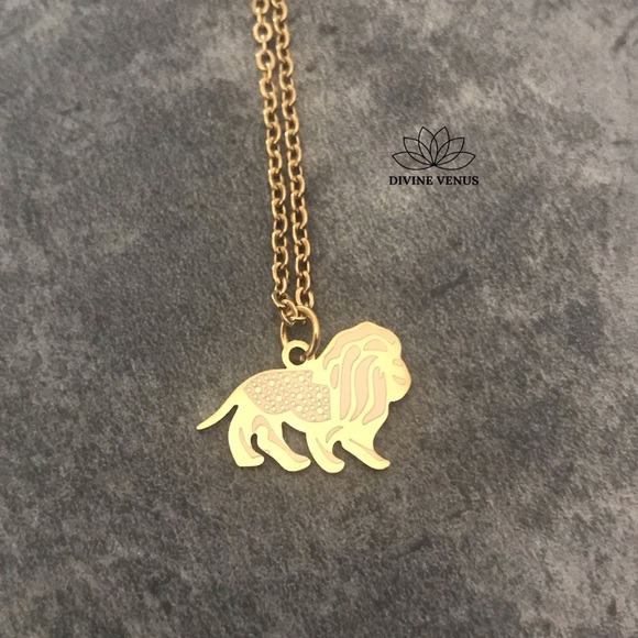 Lion Necklace Gold Plated Stainless Steel - Picture 4 of 8